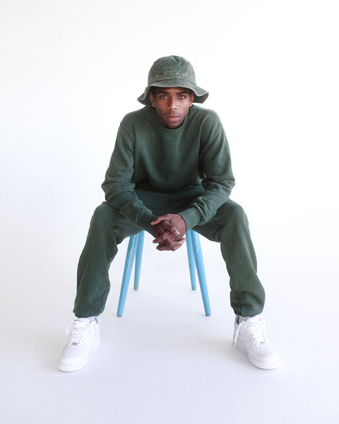 MINERAL WASHED MILITARY GREEN SWEATSHIRT